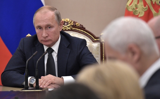 Никаких фокусов со снижением доплат медикам быть не должно — Путин