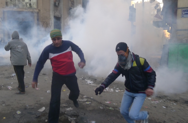 В Багдаде силовики разгоняют протестующих слезоточивым газом