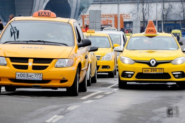 Пассажир избил таксиста из-за перекрытых улиц в центре Москвы