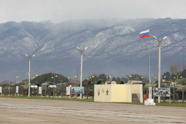 «Комитет солдатских матерей» из Астрахани посетил военную базу РФ в Абхазии