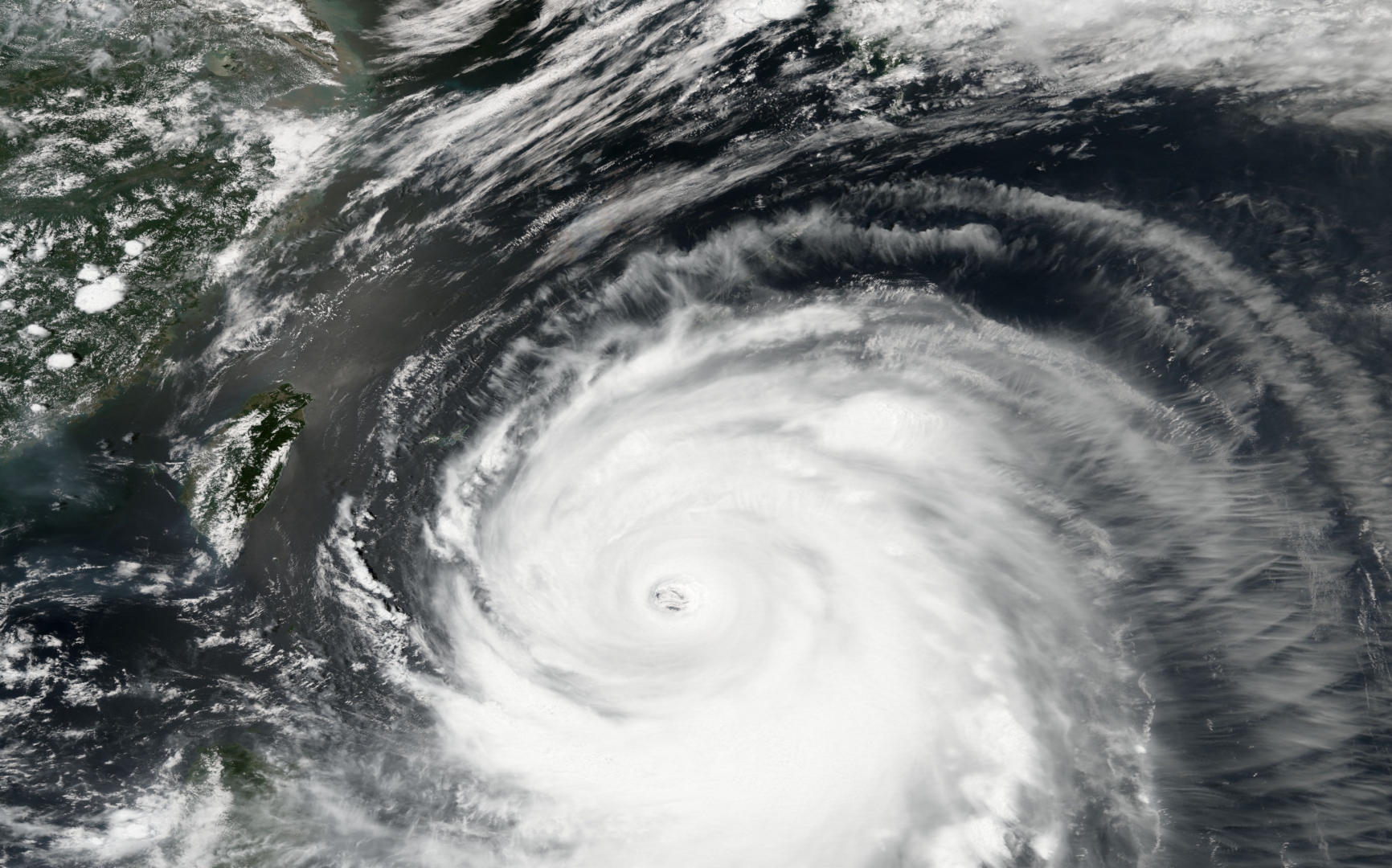 Тайфун сила. Ураган Грейс 1991. Тайфун явление. Тайфун стихийное бедствие.
