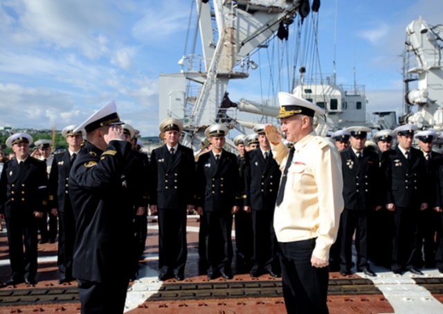 Главком ВМФ поздравил морских офицеров с Днём командира корабля