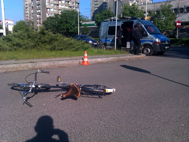 Автомобиль сбил велосипедиста в центре Москвы