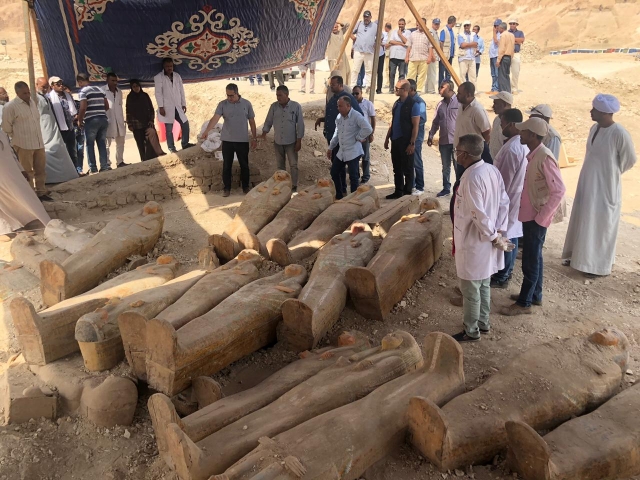 Сенсация из Египта: археологи обнаружили более двух десятков расписных саркофагов с мумиями знатных египтян