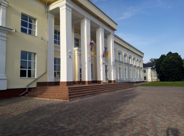 В Переславле подрядчика по работам в ДК принудят к работам через суд
