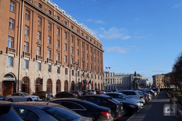 Петербурженка продолжит борьбу за право парковаться «елочкой»