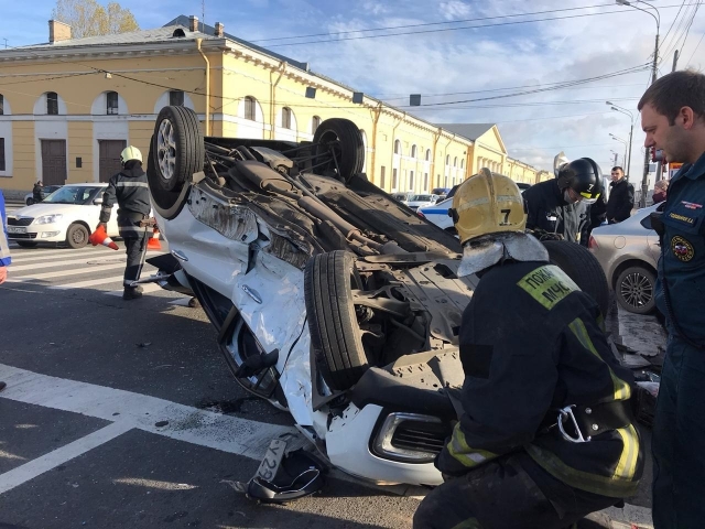 Причиной ДТП со сбитыми пешеходами в Петербурге стал выезд на «красный»
