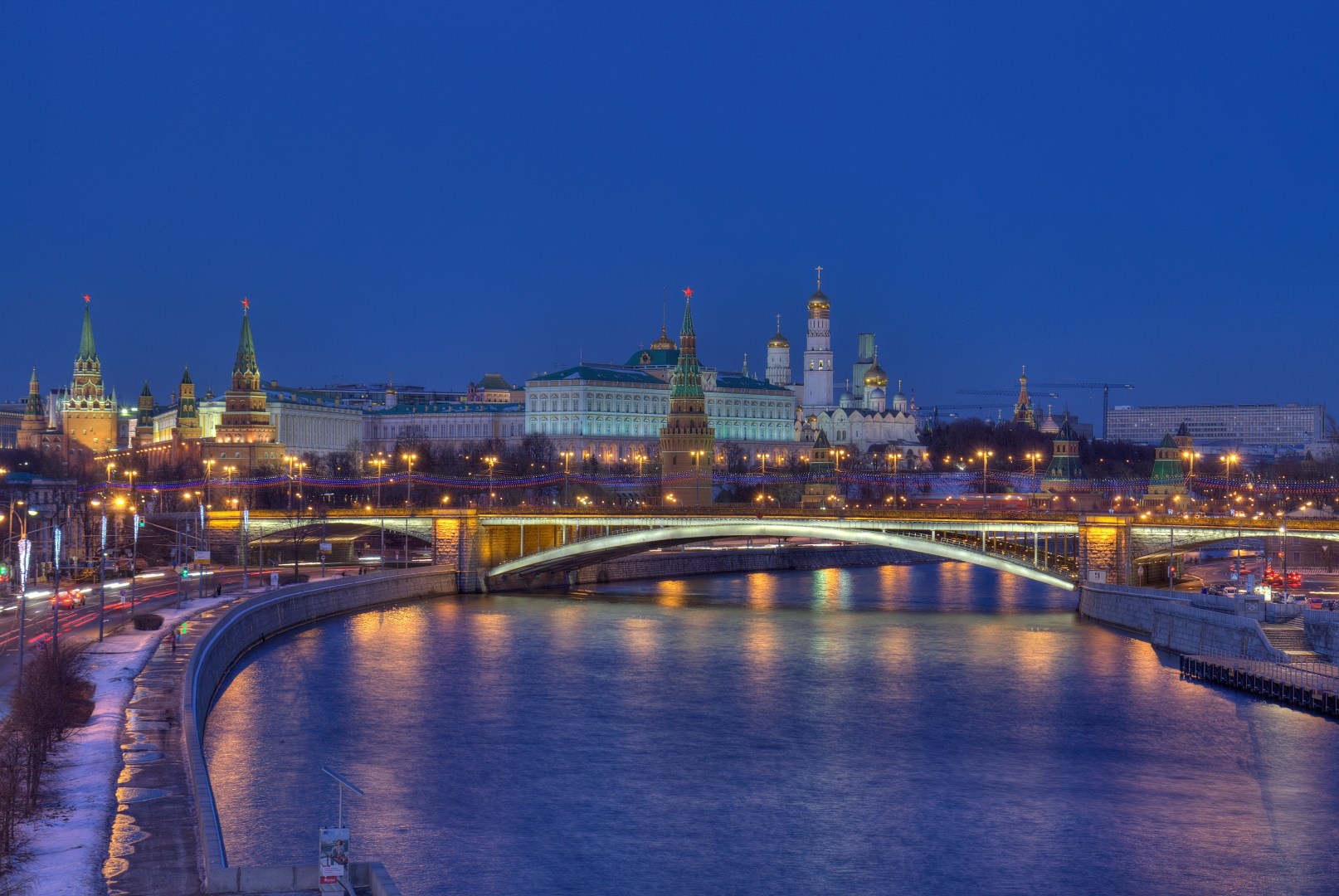 Московский Кремль с большого каменного моста