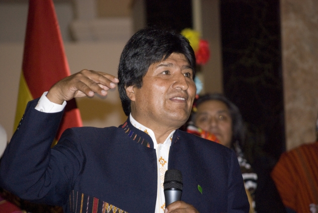 На выборах президента Боливии побеждает Эво Моралес