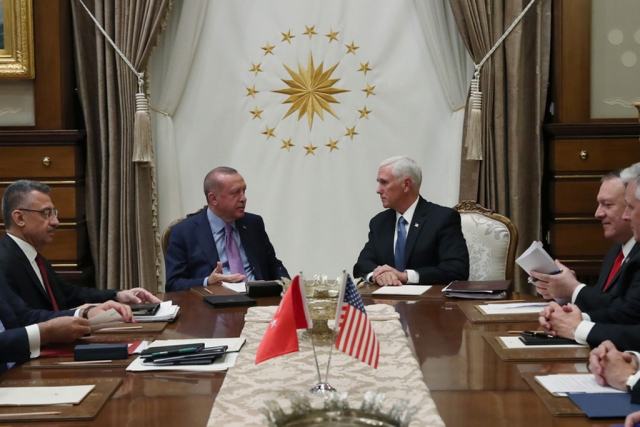 Реджеп Эрдоган и Майк Пенс на переговорах в Анкаре 