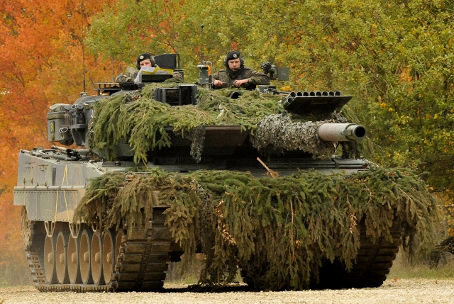 «Из-за Крыма». Бундесвер получил первый модернизированный танк Leopard 2A7V