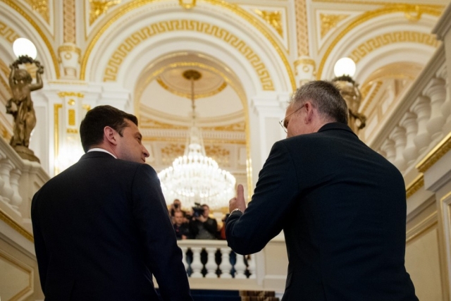 Зеленский просит НАТО расширить комплексный пакет помощи Украине
