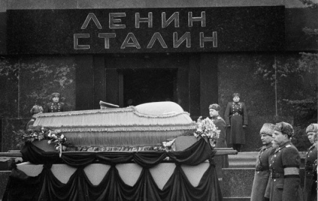 58 лет назад в Москве перезахоронили Иосифа Сталина