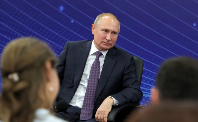 Путин поручил улучшить транспортную доступность Калининграда