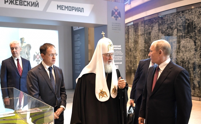 Мединский представил Путину макет мемориального комплекса подо Ржевом
