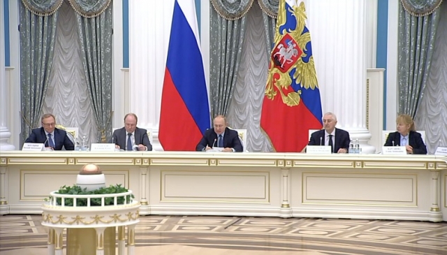 Владимир Путин проводит в Кремле заседание Совета при Президенте по русскому языку 