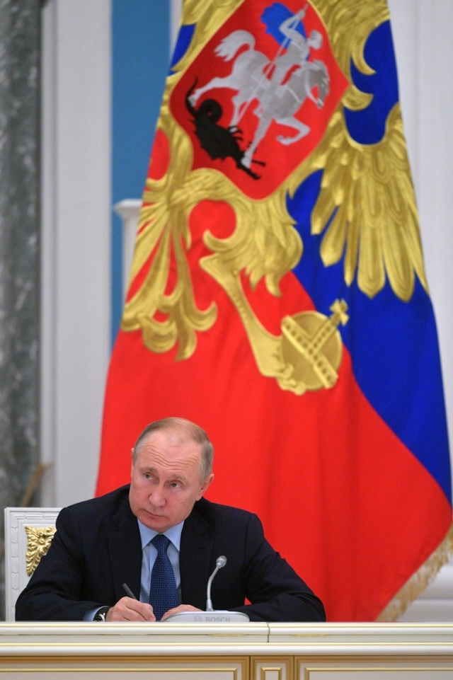 Путин ответил тем, кто считает русский язык «убогим и клоачным» — Панина