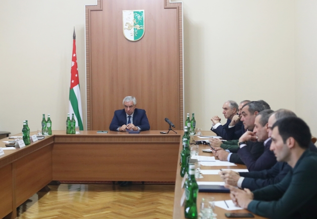 Президент Абхазии дал поручения по экспорту цитрусовых в Россию