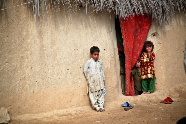 В афганской провинции Фарьяб семьи жертв войны получили помощь