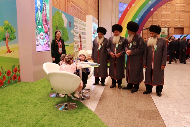 Книги президента Туркмении представили на международной книжной выставке