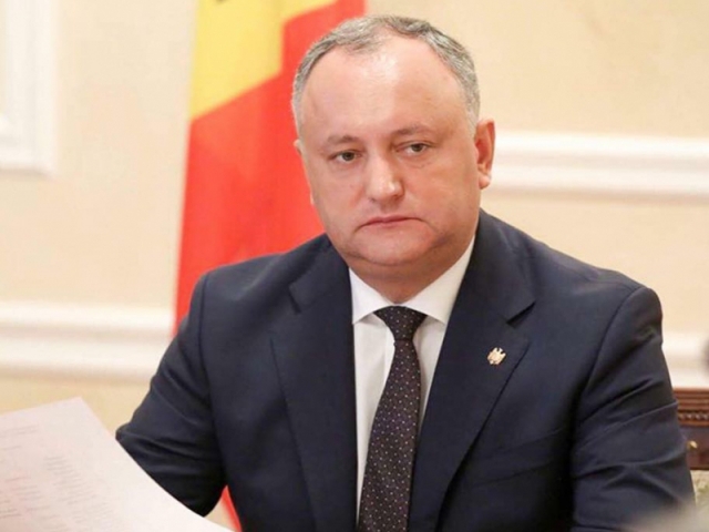Правительство Молдавии выдвинуло ультиматум парламенту и Додону