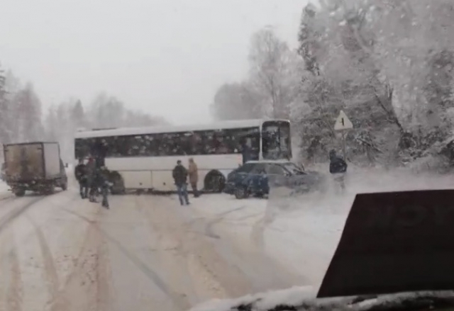 Автобус Зимой Фото