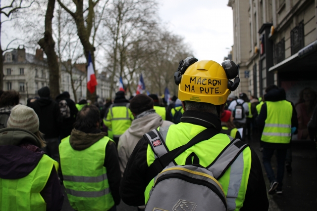 Спонтанная акция «жёлтых жилетов» произошла в «Галерее Лафайет» в Париже
