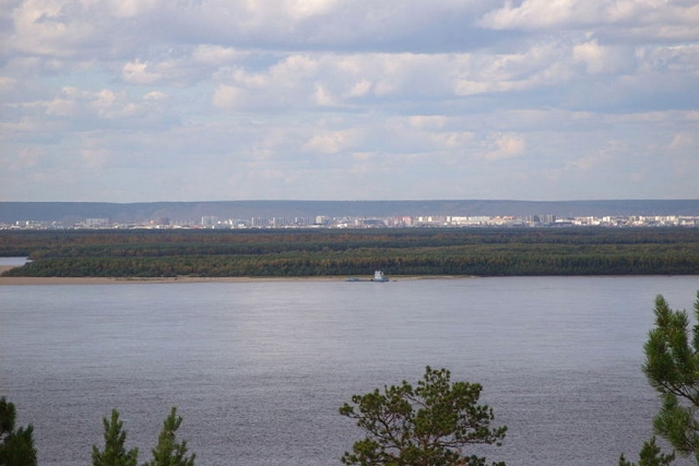 Река Лена и город Якутск с высокого бестяхского берега 