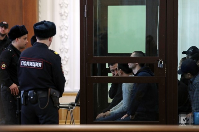Четырём обвиняемым в теракте в метро Петербурга попросили пожизненные сроки