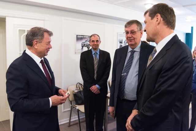 Калужский губернатор Анатолий Артамонов встретился с представителями МВФ