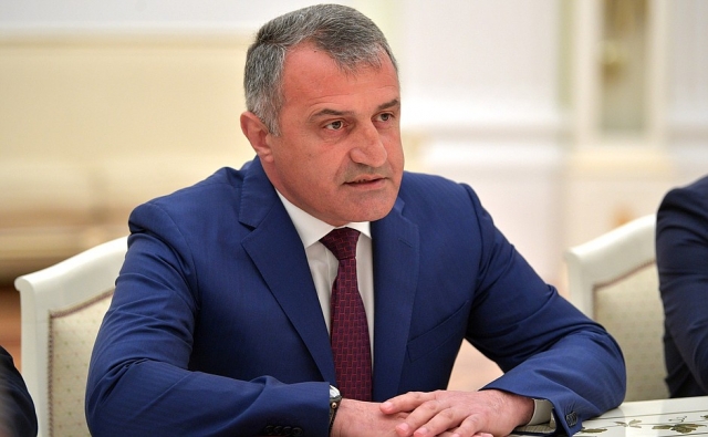 Глава Южной Осетии призвал международных посредников повлиять на Грузию