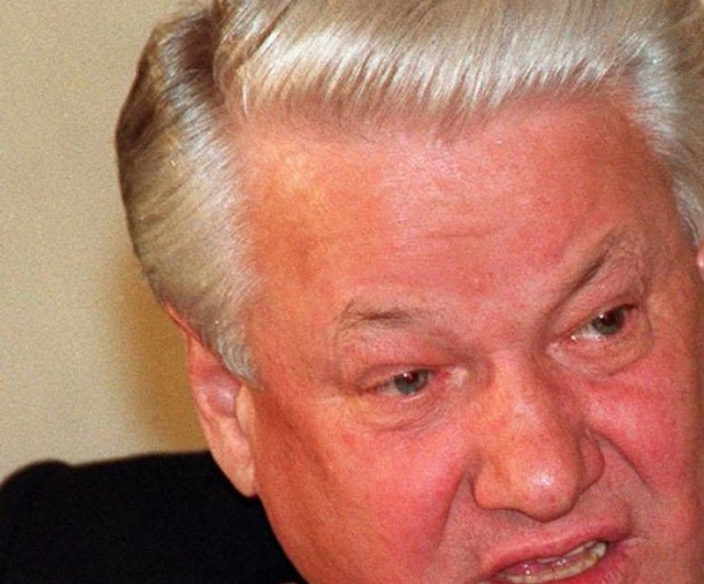 Чьё «рыло в пуху»: Ельцин-центром по исторической памяти