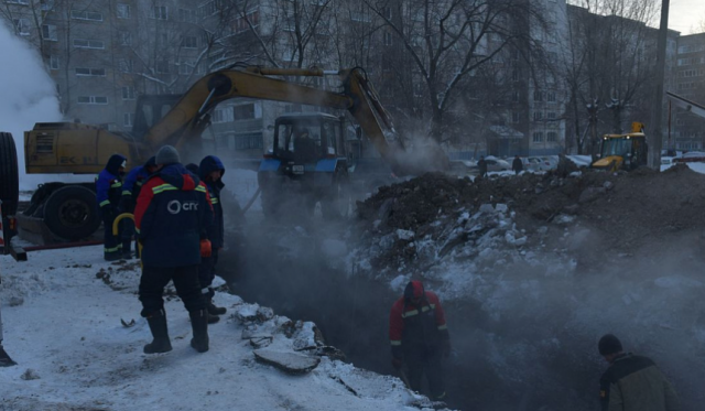 Порыв за порывом: в Барнауле не могут починить теплотрассу в мороз