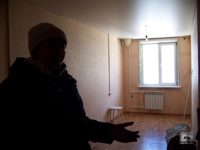 Реновация по-алтайски: людей заселили в гаражи из стекловаты и гипсокартона