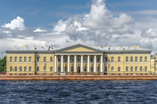 Здание Академии наук в Санкт-Петербурге (арх. Д. Кваренги)