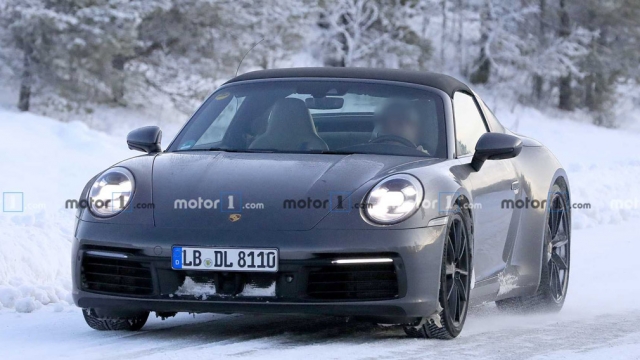 В Арктике тестируют Porsche 911 Targa
