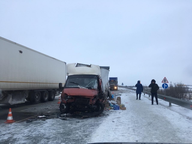 В Югре в массовом ДТП с участием трёх грузовиков пострадал ребёнок