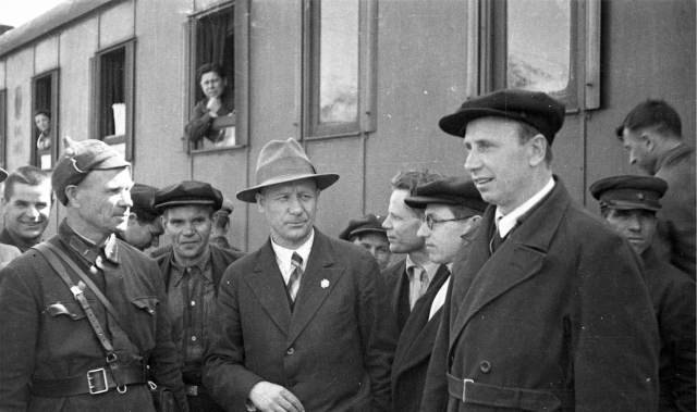 Тойво Антикайнен, вышедший из финской тюрьмы, прибыл в Карелию. 1940