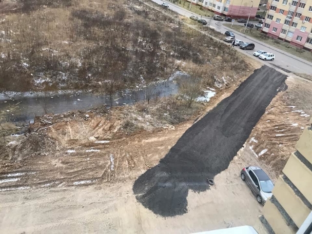 В Ярославле дорогу для объезда ремонта проложили через двор жилого дома