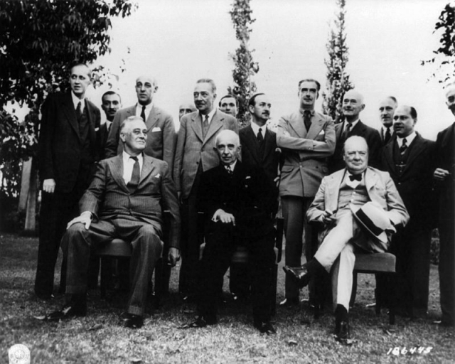 Франклин Рузвельт, Исмет Иненю и Уинстон Черчилль на 2-й Каирской конференции. 1943
