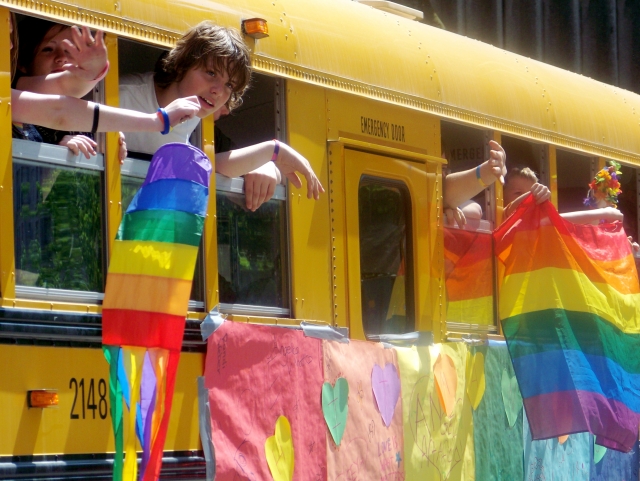 ЛГБТ в школьном автобусе 