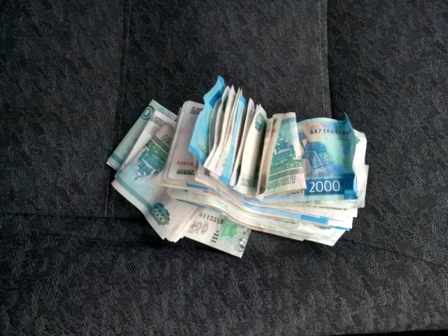 На калужской ярмарке продавец контрафакта пытался подкупить полицейского