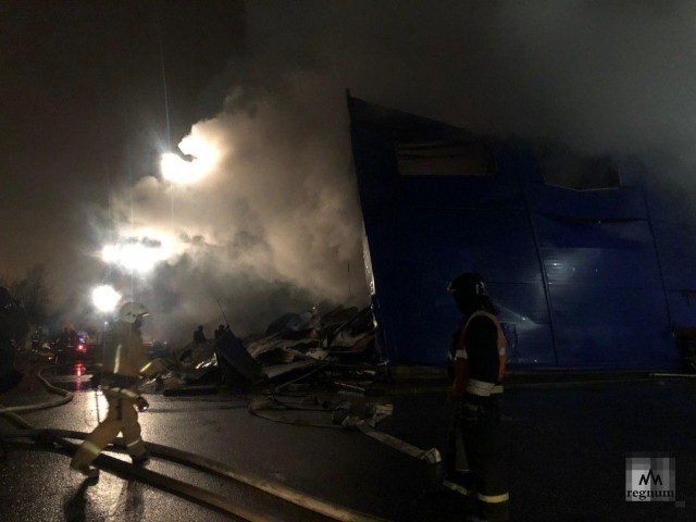 Ранг пожара в Петербурге понижен, но дым уже добрался до центра