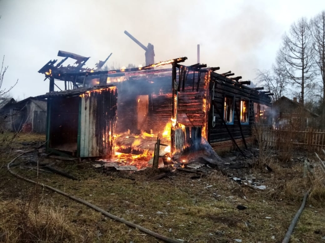 В Калужской области куривший в постели пенсионер сгорел вместе с домом