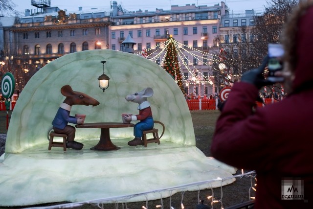 Паровоз, каток и ёлка желаний: в Петербурге открыли Рождественскую ярмарку