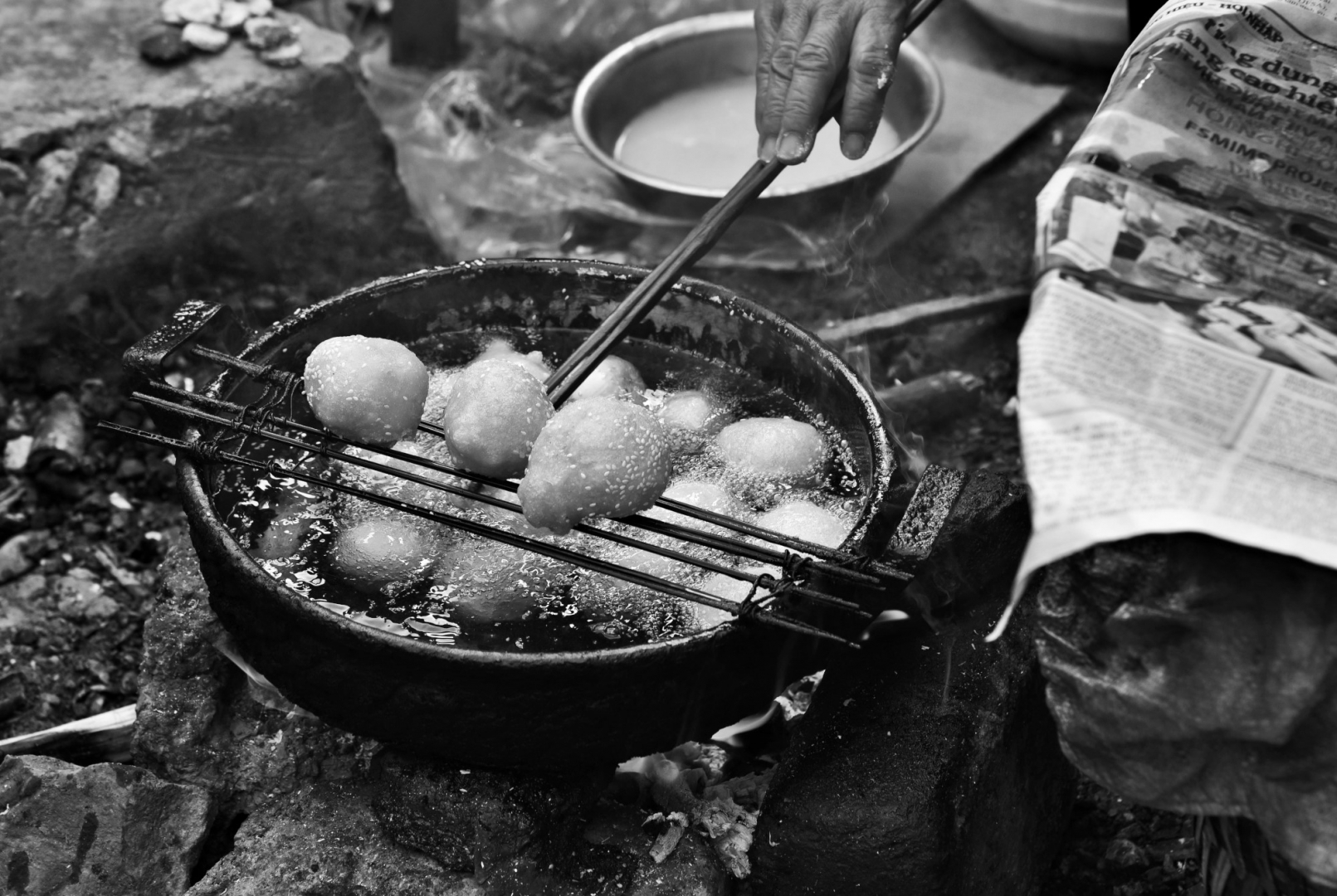 Приготовление традиционного блюда из рисовой муки. Рынок в Кан Кау. Северный Вьетнам
