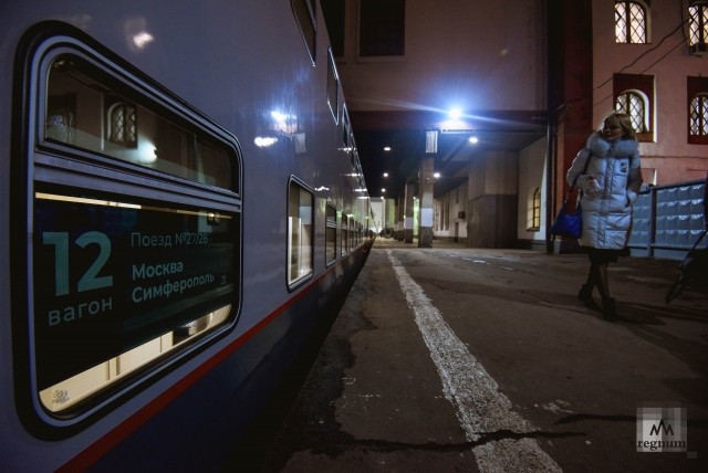 Поезд «Таврия», следующий по маршруту Москва — Симферополь