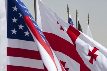 Флаги США и Грузии