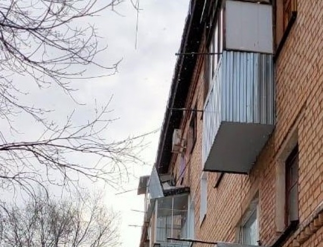 В Оренбурге обрушился балкон многоэтажного жилого дома