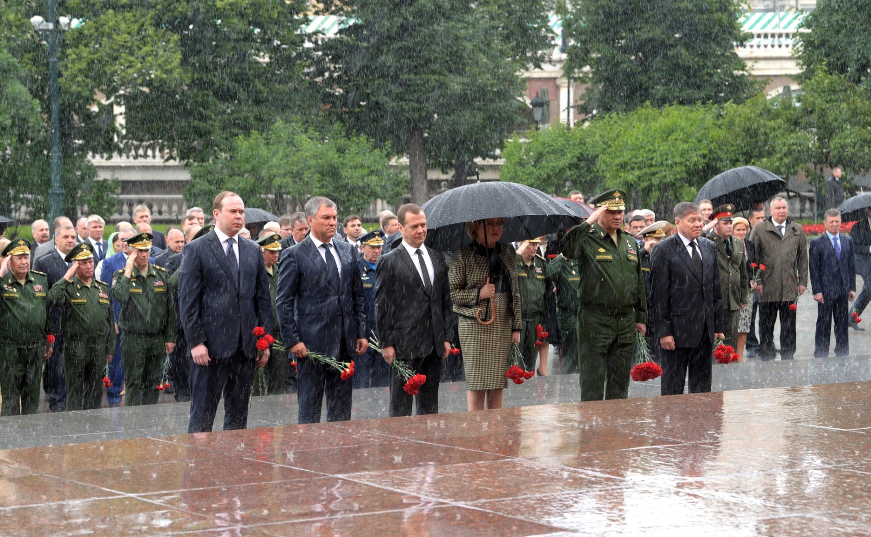 Фото путина под дождем